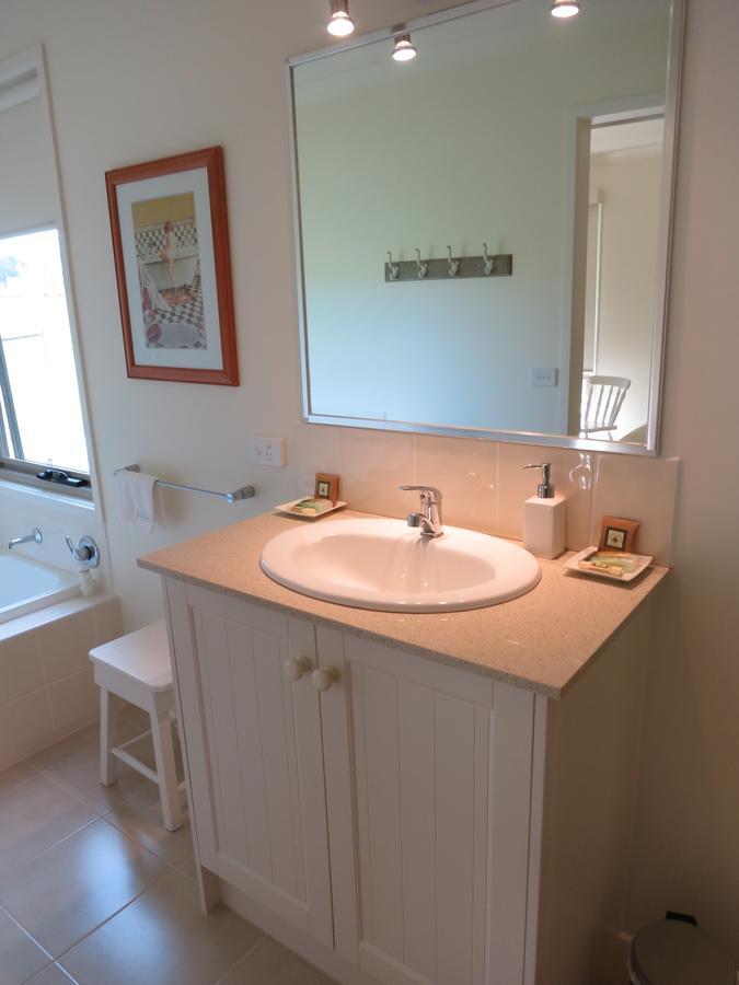 Little Lake Cottage Nyora Chambre photo