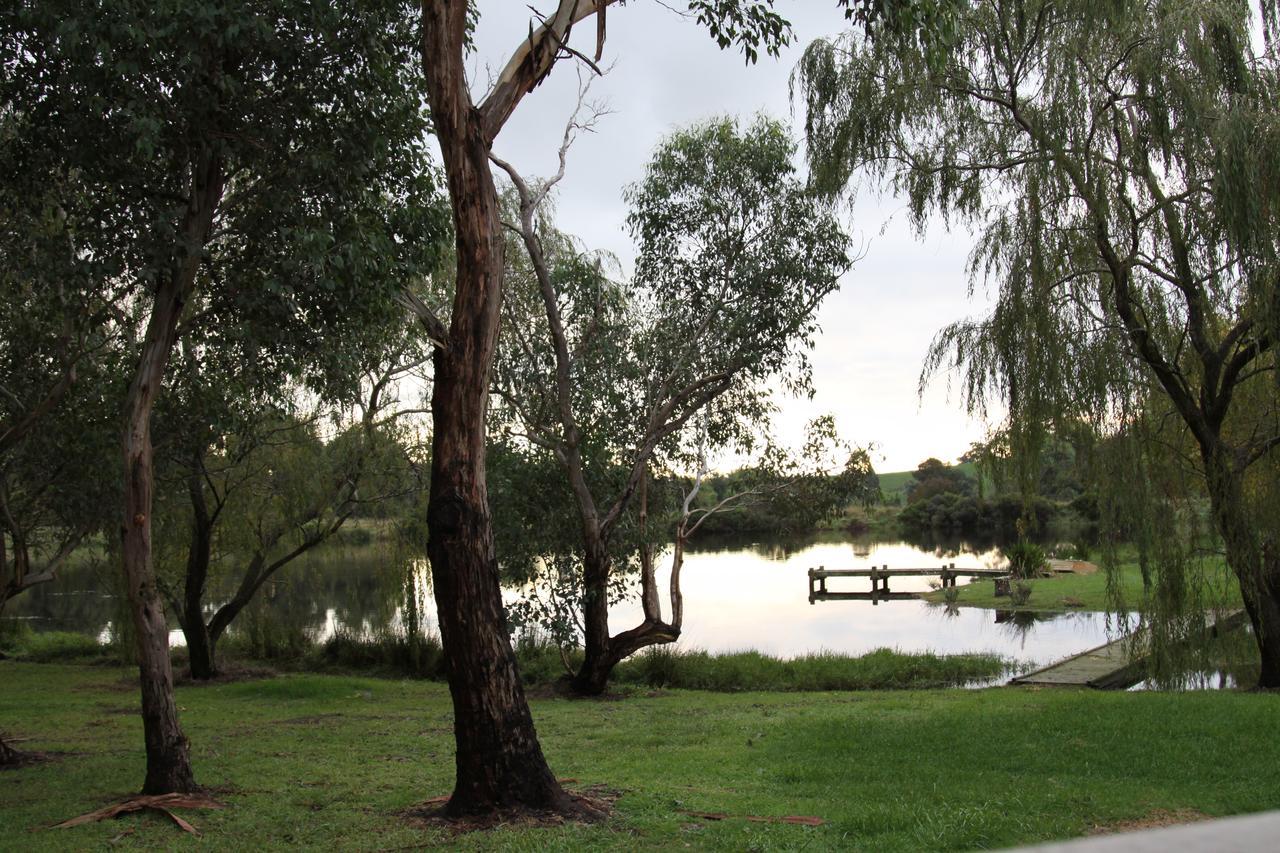 Little Lake Cottage Nyora Extérieur photo